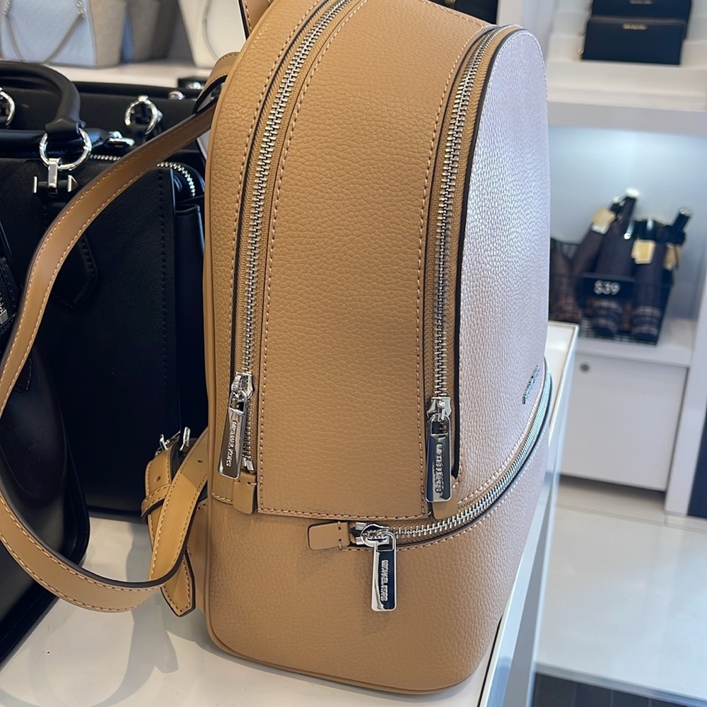 MICHAEL KORS Rhea Medium Pebbled Leather Zip Backpack
PEANUT
NWT MK - Picture 16 of 16